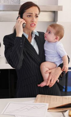 Las guarderías de empresa ayudan a muchas madres trabajadoras.