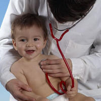 niñito En las manos del pediatra esta la salud de nuestros hijos