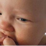 La aparición del primer diente genera molestias en el bebe