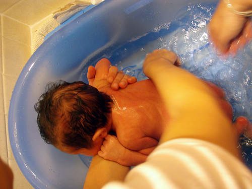 Cómo bañar a un recién nacido