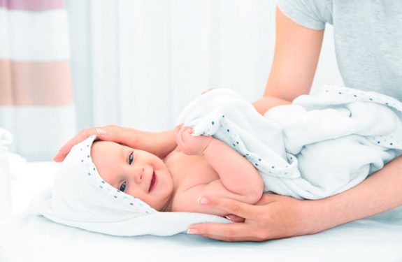 Consejos para secar a un bebé después del baño