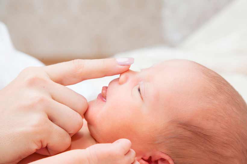 Cómo limpiar la nariz del bebé