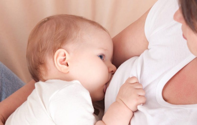 En qué consiste la lactancia materna a demanda