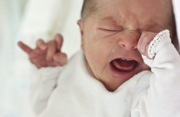 ¿Por qué el bebé debe llorar inmediatamente después de nacer?