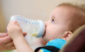 Ventajas e inconvenientes de la lactancia artificial