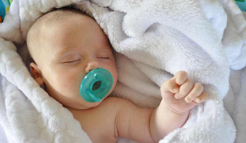 Es malo chupete a un recién nacido? El del bebé