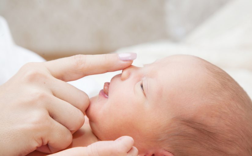 ¿Qué es la regurgitación en los bebés?