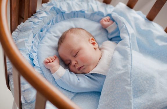 Consejos para arropar al bebé mientras duerme