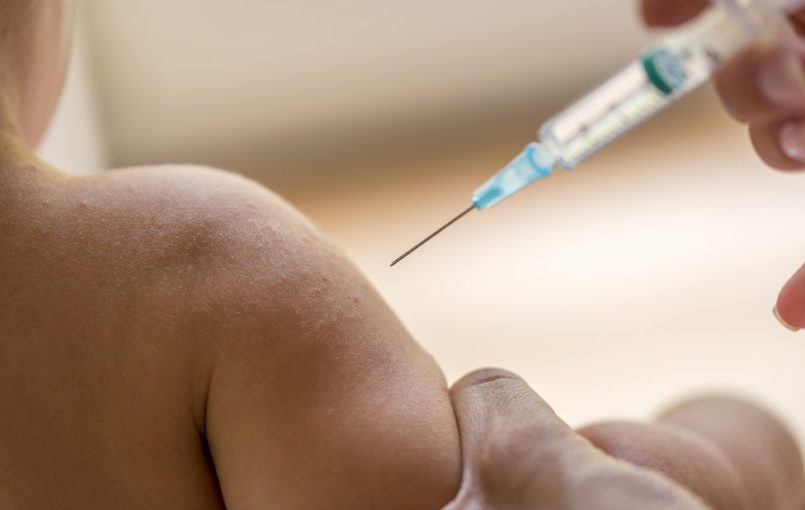 ¿Puedo vacunar al bebé si tiene fiebre?
