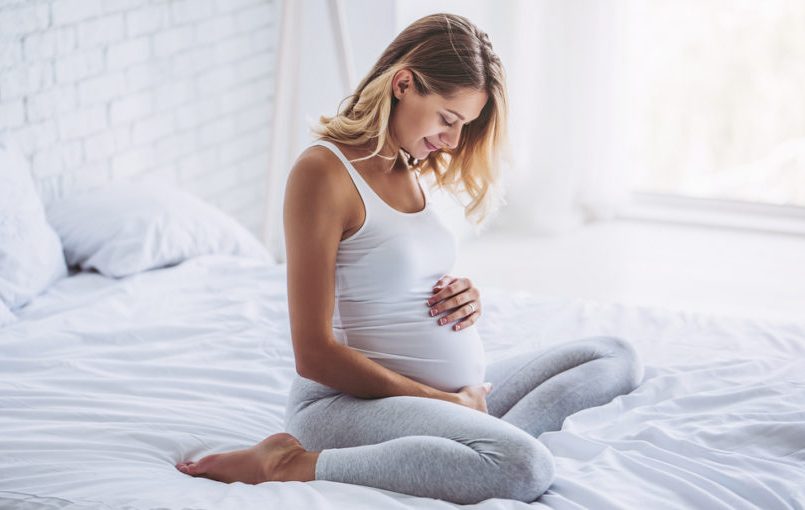 ¿Cuándo empieza a salir el calostro durante el embarazo?