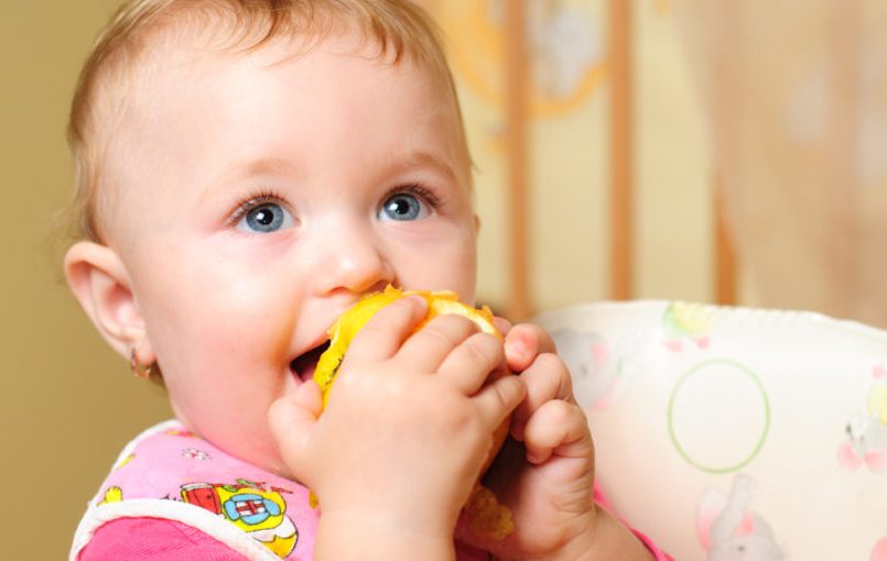 ¿Cuándo puede comer fruta el bebé?