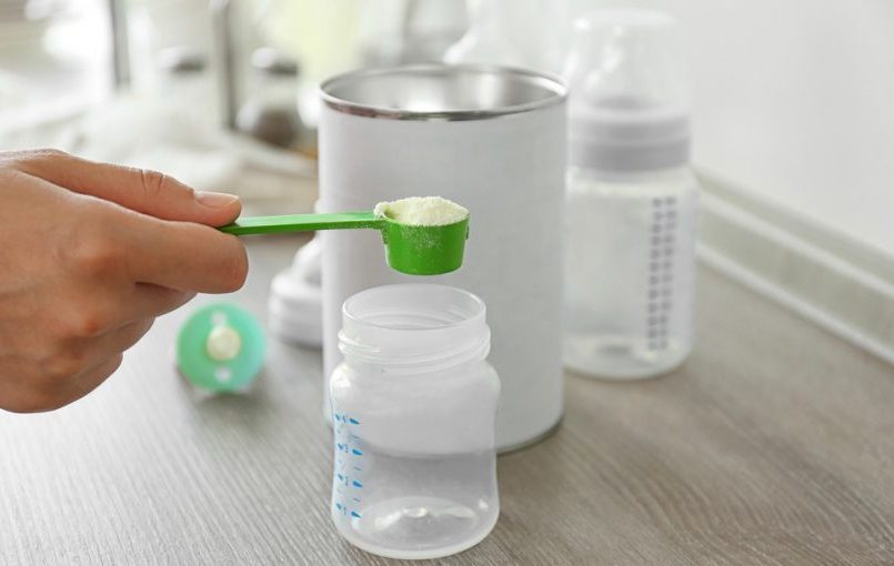 Cómo elegir la mejor leche artificial para el bebé