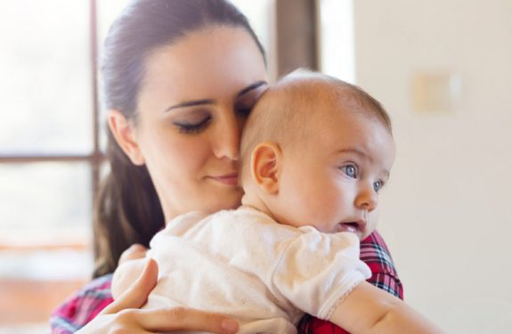 Trucos para aliviar el reflujo en bebés