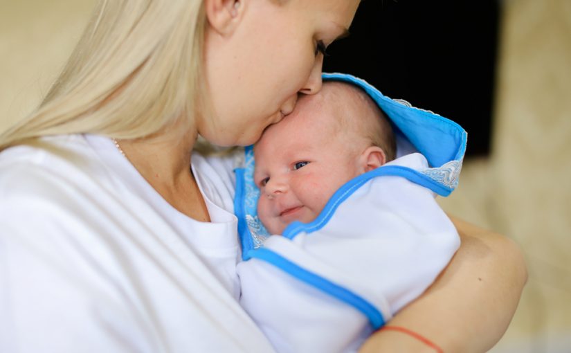 Cómo dar el pecho a un bebé prematuro