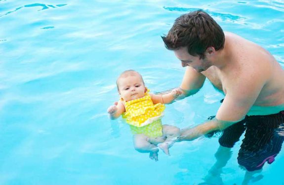 ¿A partir de qué edad puedo llevar a mi bebé a natación?