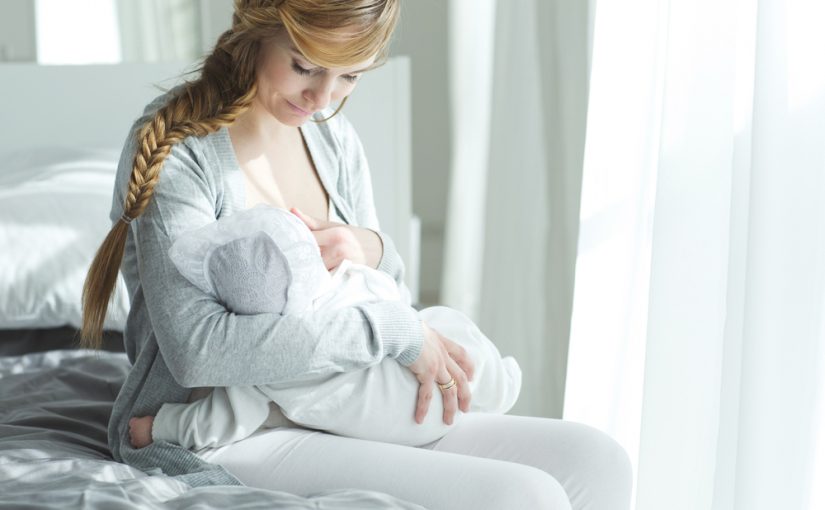 La primera toma del bebé tras el parto: 5 cosas que debes saber